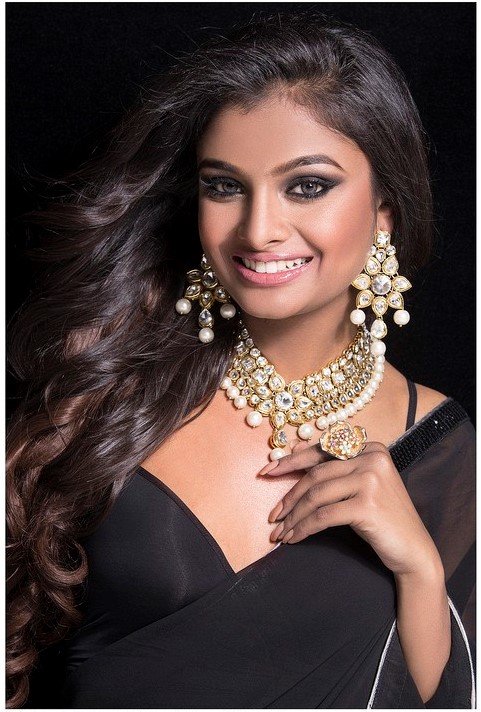 Medhika Priya Singhal Profile Pic