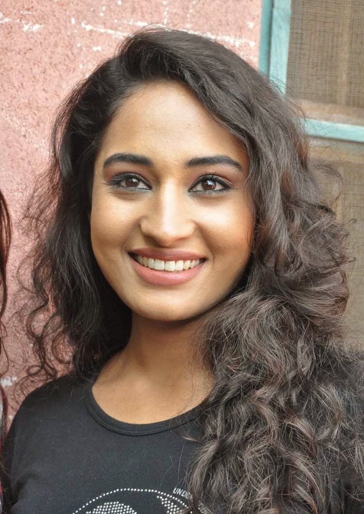 Pooja Suri Profile Pic